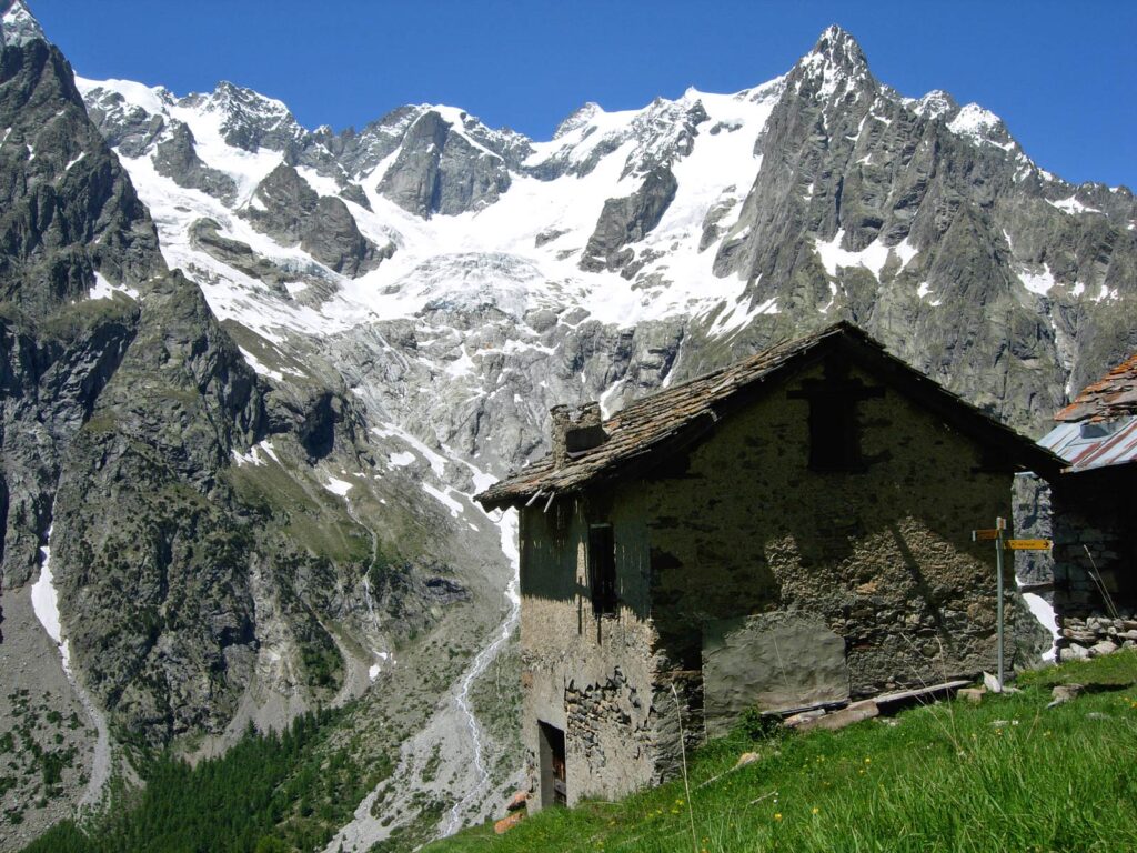 Il circo glaciale laterale di Freboudze, affacciato sulla Val Ferret.