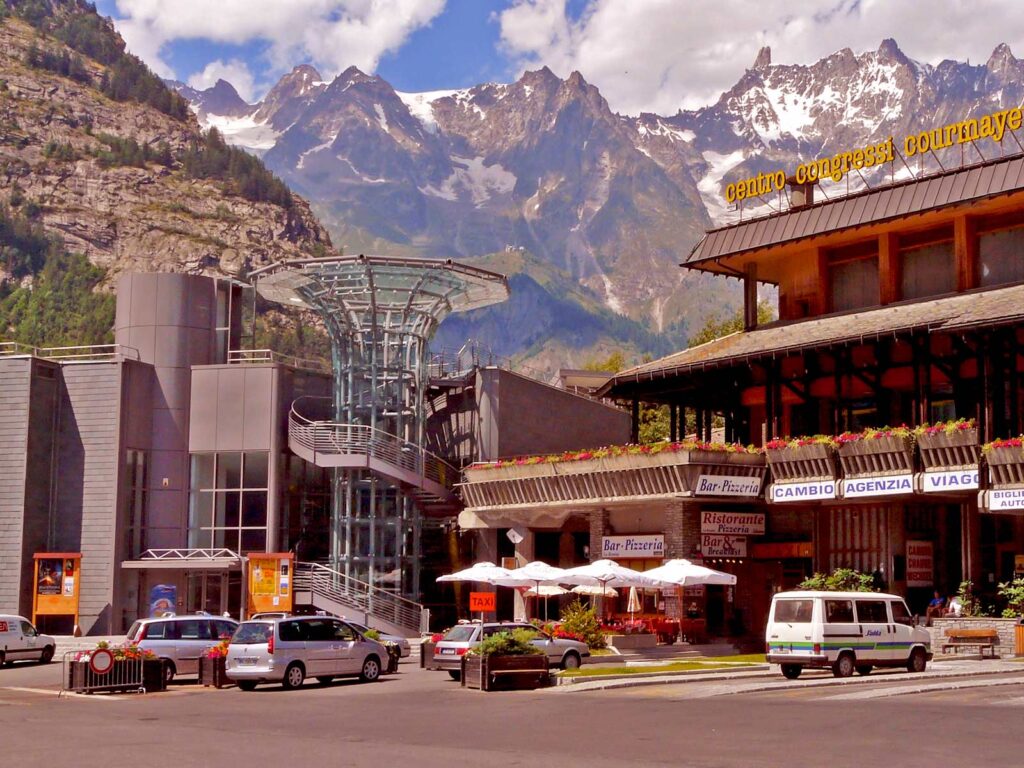 Il Centro Congressi di Courmayeur.