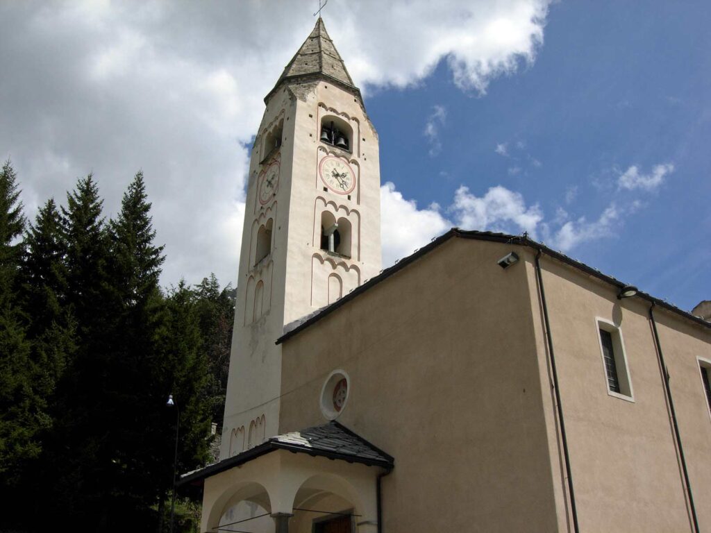 La chiesa parrocchiale di San Pantaleone a Courmayeur.