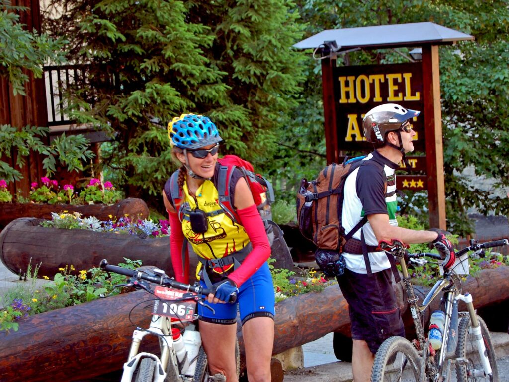 Biker in partenza dall’Hotel Aigle.