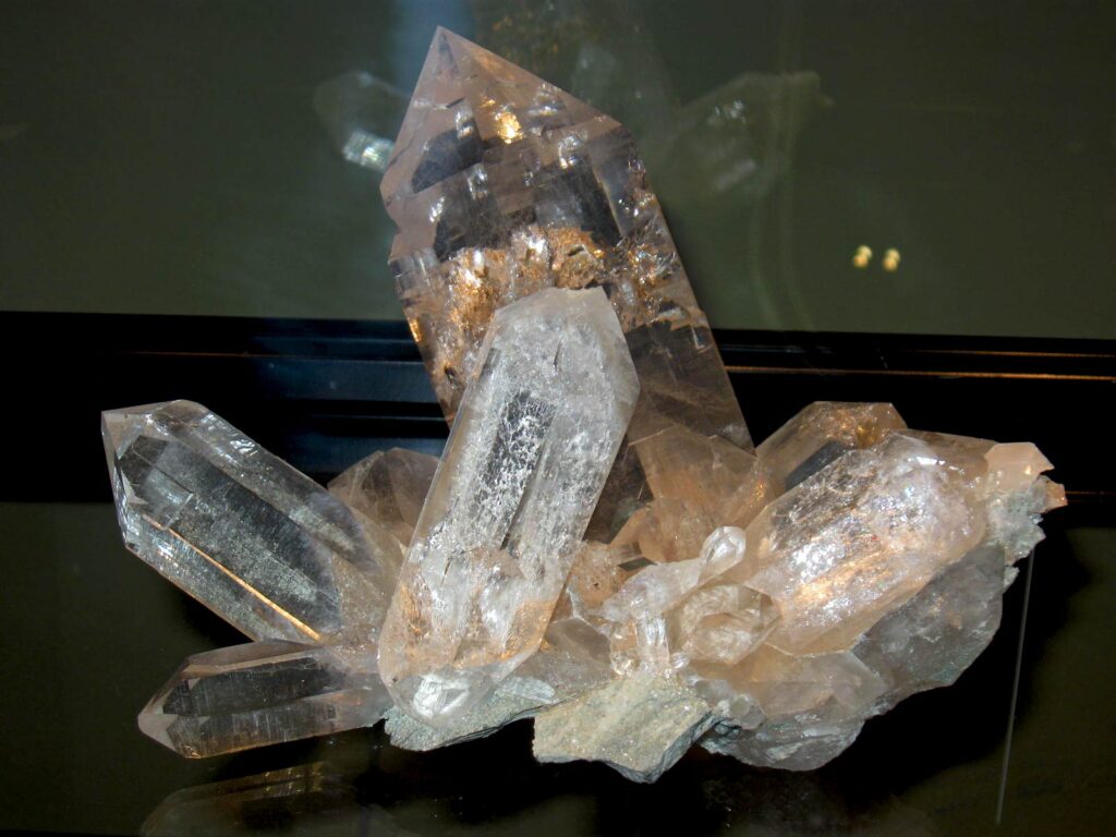 Cristalli di quarzo nel Museo Alpino Duca degli Abruzzi di Courmayeur.